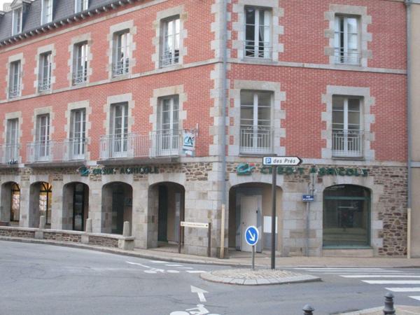 Bureaux à vendre à Fougères en Ille-et-Vilaine (35300), ref : 11737/669