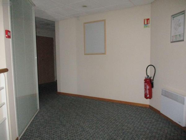Bureaux à vendre à Fougères en Ille-et-Vilaine (35300), ref : 11737/669
