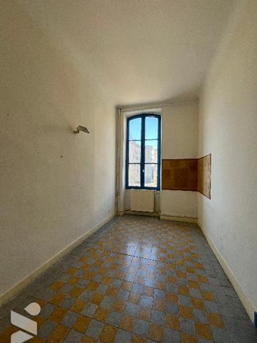 Immeuble d'environ 780 m² répartis sur quatre niveaux incluant deux terrasses