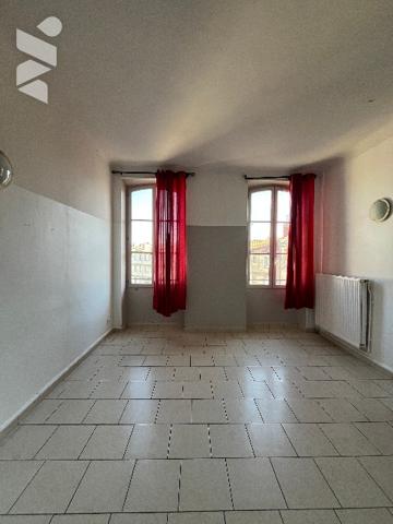 Immeuble d'environ 780 m² répartis sur quatre niveaux incluant deux terrasses