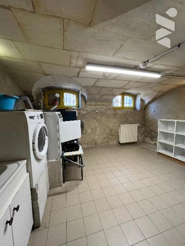 Immeuble d'environ 780 m² répartis sur quatre niveaux incluant deux terrasses