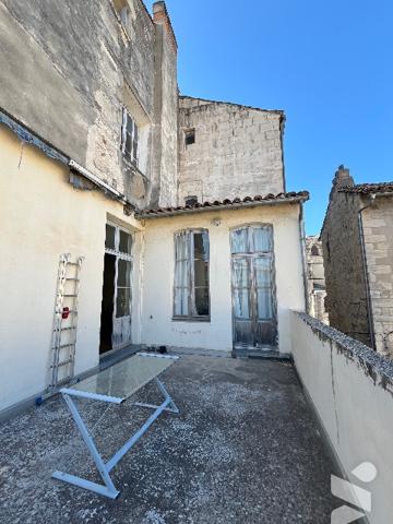 Immeuble d'environ 780 m² répartis sur quatre niveaux incluant deux terrasses