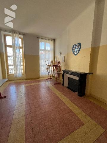 Immeuble d'environ 780 m² répartis sur quatre niveaux incluant deux terrasses