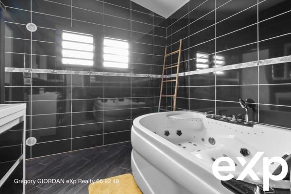 Maison 5 pièces avec garage 140 m², piscine chauffée et prestations haut de gamme – Bérive, Le Tampon