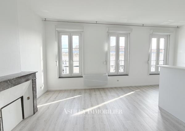 À vendre : immeuble de caractère situé à seulement 200 m du marché central de La Rochelle, comprenant 7 appart