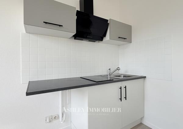 À vendre : immeuble de caractère situé à seulement 200 m du marché central de La Rochelle, comprenant 7 appart