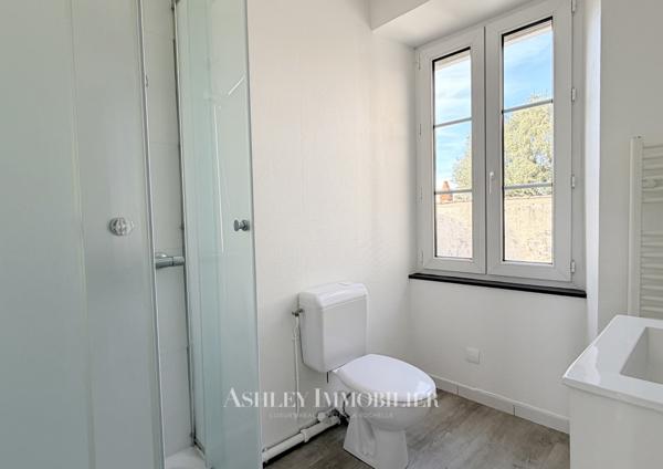 À vendre : immeuble de caractère situé à seulement 200 m du marché central de La Rochelle, comprenant 7 appart