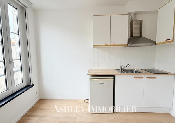 À vendre : immeuble de caractère situé à seulement 200 m du marché central de La Rochelle, comprenant 7 appart