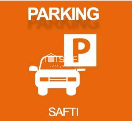 Grande place de parking aérienne sécurisée