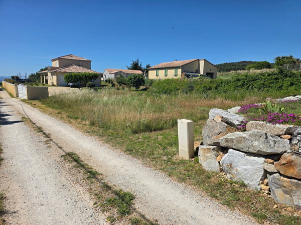 Terrain hauteurs de Saint Péray 700 m2, 550 m2 constructibles environ