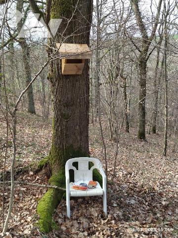 A Saint Denis de Méré, un bois d'une surface de 02ha 87a 00ca, avec abris en bois.