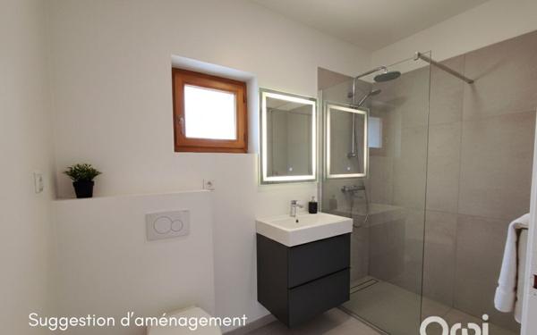 Immeuble à vendre    2 pièces •  Le Gua