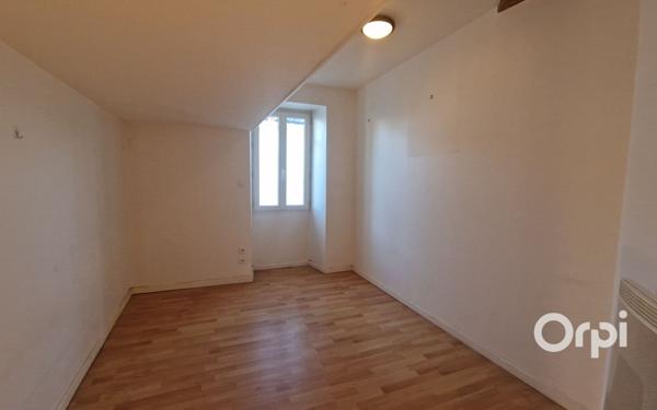 Immeuble à vendre    2 pièces •  Le Gua