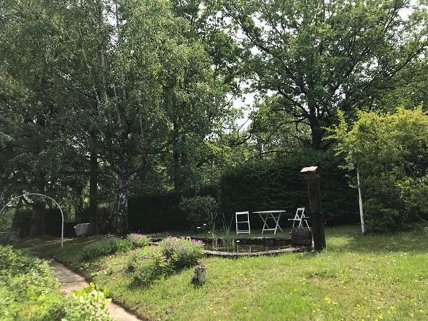 PROPRIETE DE CARACTERE DANS PARC AVEC PISCINE ET VUE PANORAMIQUE