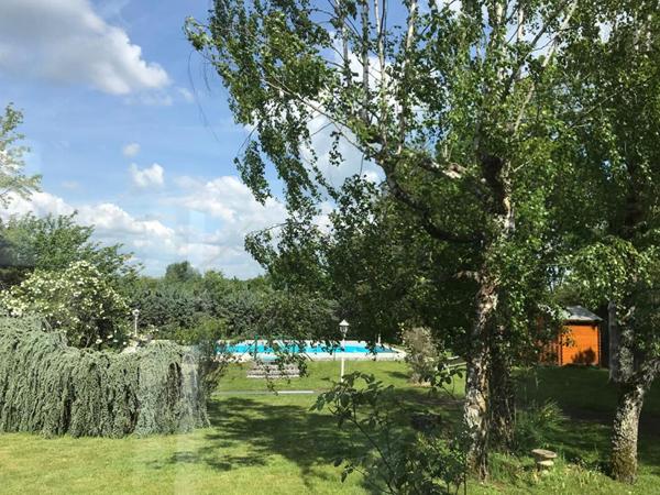 PROPRIETE DE CARACTERE DANS PARC AVEC PISCINE ET VUE PANORAMIQUE