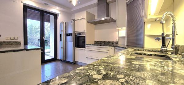 Maison 8 pièces, 170 m² .