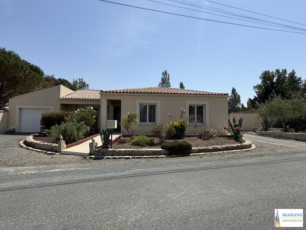 Maison de plain-pied 120 m² – 3 chambres – Terrain 1 500 m² – 3 garages – Marans