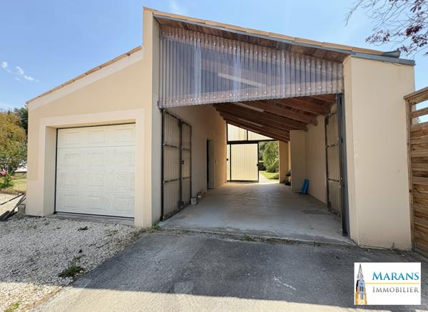 Maison de plain-pied 120 m² – 3 chambres – Terrain 1 500 m² – 3 garages – Marans