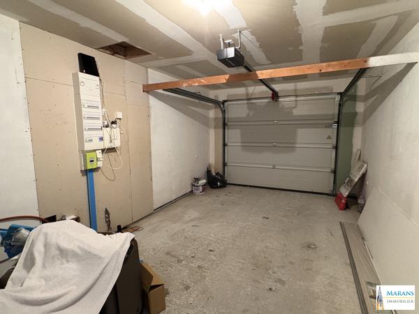 Maison de plain-pied 120 m² – 3 chambres – Terrain 1 500 m² – 3 garages – Marans