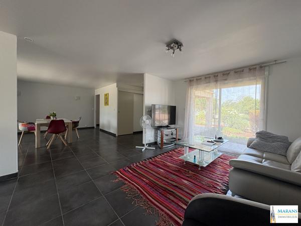 Maison de plain-pied 120 m² – 3 chambres – Terrain 1 500 m² – 3 garages – Marans