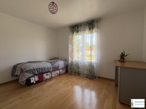 Maison de plain-pied 120 m² – 3 chambres – Terrain 1 500 m² – 3 garages – Marans