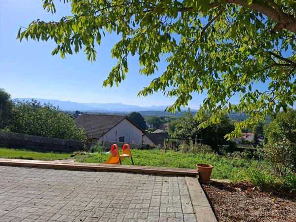 Superbe Villa 4 Chambres avec Vue Montagne et Calme Assuré!