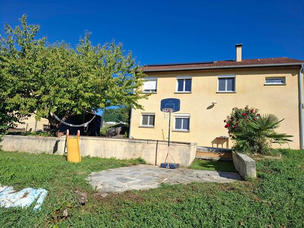 Superbe Villa 4 Chambres avec Vue Montagne et Calme Assuré!