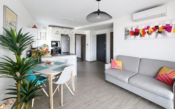 Appartement à vendre    3 pièces • 48 m2 Saint-Raphaël