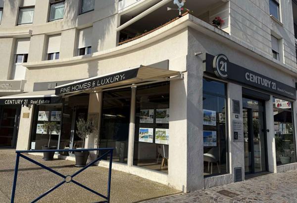 Maison à vendre  6 pièces - 135 m 2   LA CROIX VALMER  - 83