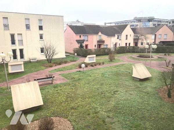 ROUEN Gauche (Entre l'Europe et St Sever) Appartement T3 (70 m²) au premier étage