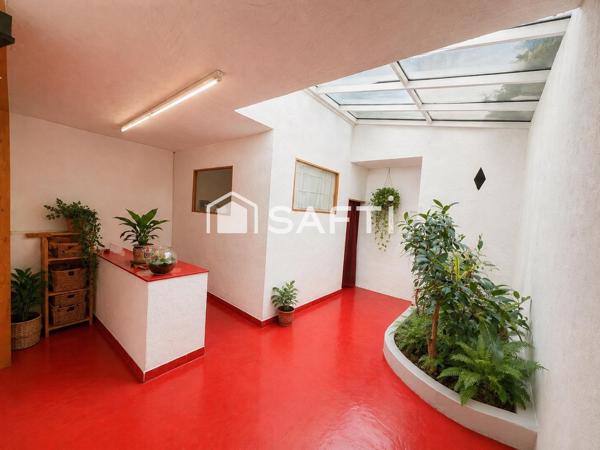 Fonds floral avec Interflora en centre-ville