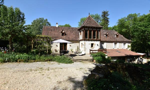 Propriété 10 pièces, 5 chambres, piscine, 1.9 hectare