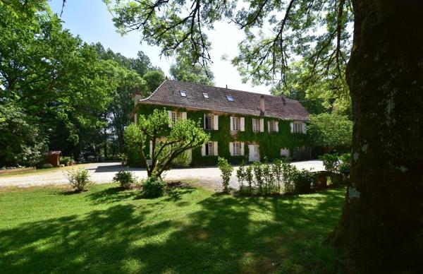 Propriété 10 pièces, 5 chambres, piscine, 1.9 hectare