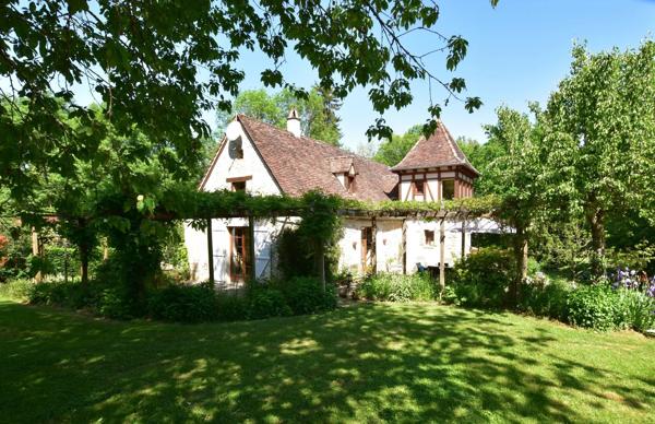 Propriété 10 pièces, 5 chambres, piscine, 1.9 hectare