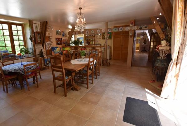 Propriété 10 pièces, 5 chambres, piscine, 1.9 hectare