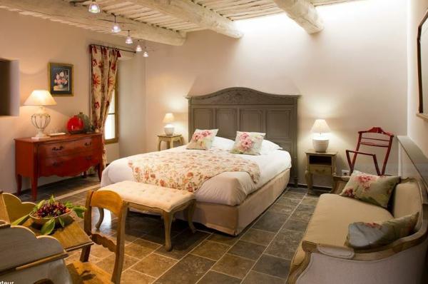 Cabrières-d'Avignon (84220) PROPRIETE 572 M2