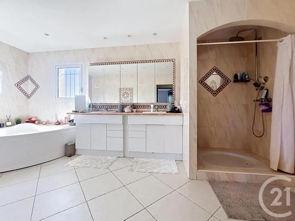 Maison à vendre  8 pièces - 264,15 m 2   ROQUEBRUNE SUR ARGENS  - 83