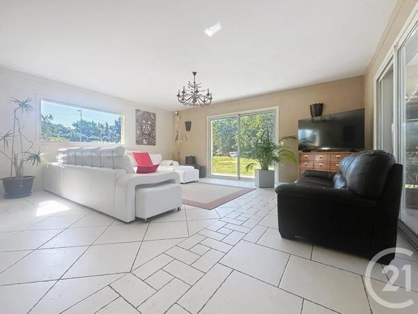 Maison à vendre  8 pièces - 264,15 m 2   ROQUEBRUNE SUR ARGENS  - 83