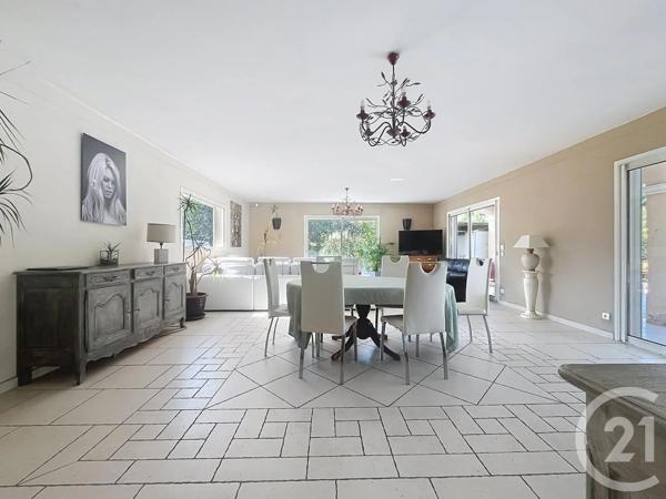 Maison à vendre  8 pièces - 264,15 m 2   ROQUEBRUNE SUR ARGENS  - 83