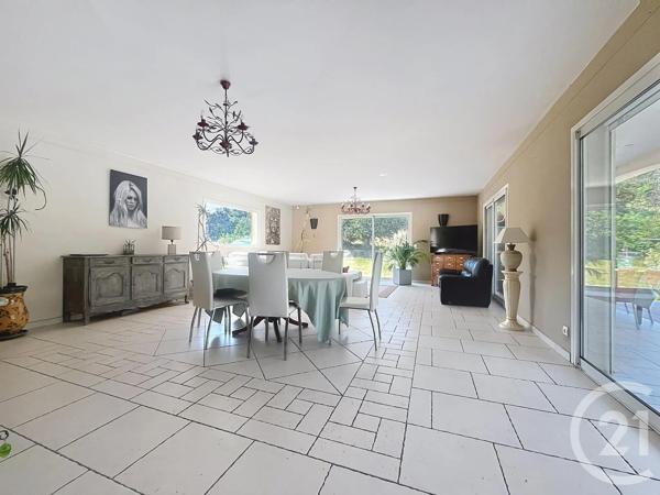 Maison à vendre  8 pièces - 264,15 m 2   ROQUEBRUNE SUR ARGENS  - 83