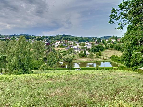 Terrain avec vue superbe à vendre sur Sainte Fortunade 2 600 m2