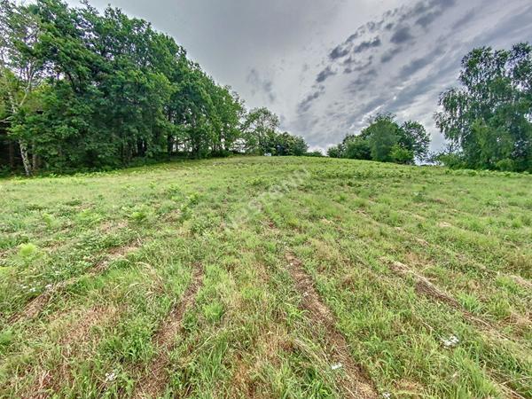 Terrain avec vue superbe à vendre sur Sainte Fortunade 2 600 m2