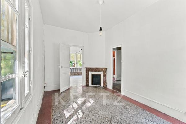 Propriété sur un terrain constructible de 3.500m² en coeur de ville