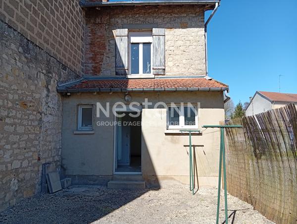 REVIGNY-SUR-ORNAIN maison en plein centre ville  4 pièces avec cour et cave