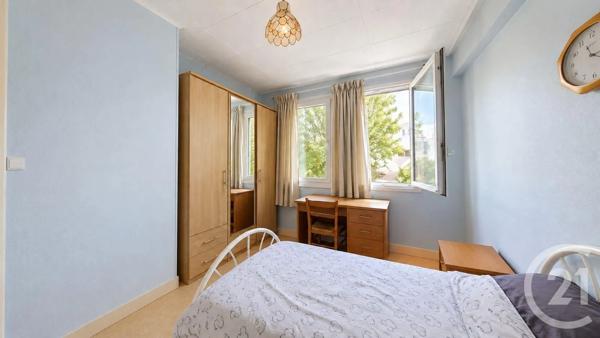 Appartement F4 à vendre  4 pièces - 68 m 2   AUBERVILLIERS  - 93