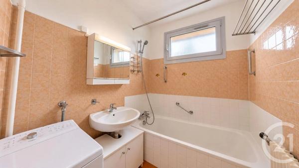 Appartement F4 à vendre  4 pièces - 68 m 2   AUBERVILLIERS  - 93