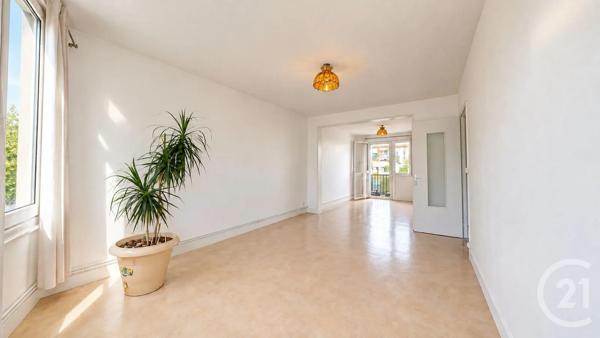 Appartement F4 à vendre  4 pièces - 68 m 2   AUBERVILLIERS  - 93