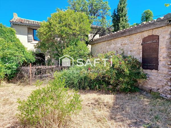 Robion – Bastide du XIXe siècle à rénover avec dépendances