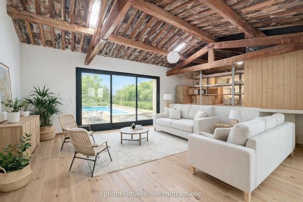 Robion – Bastide du XIXe siècle à rénover avec dépendances