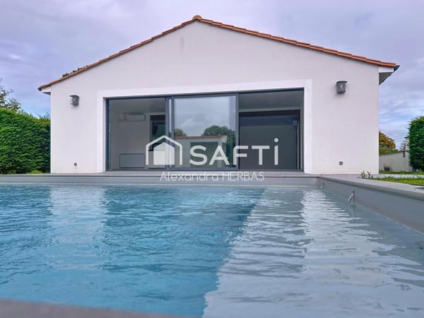 Plain-pied avec piscine et pièce de vie de 65 m²